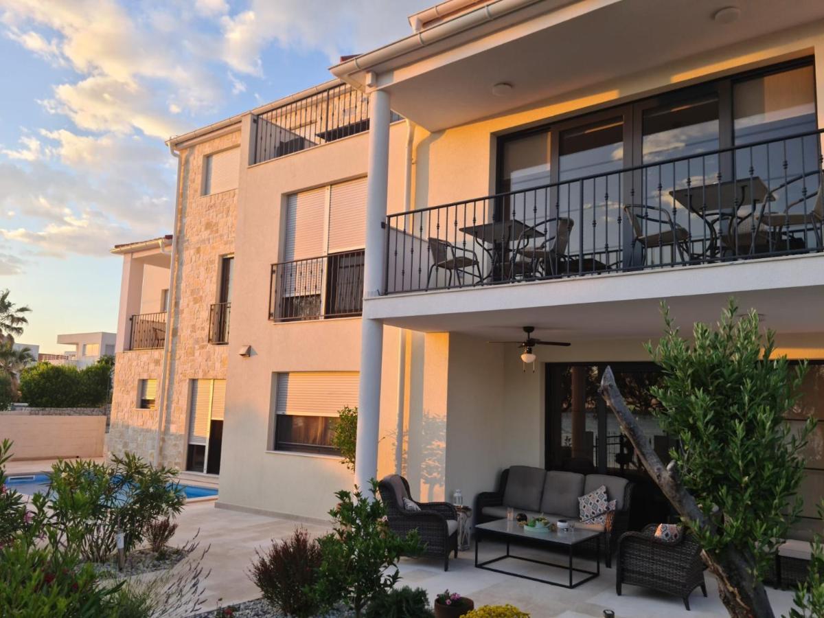 ורסי Appartments Akrapovic מראה חיצוני תמונה